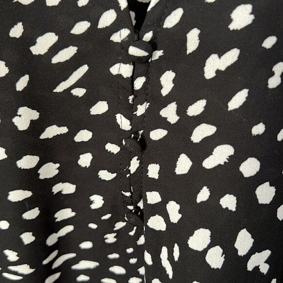 Aqua Black White Dot Shirred Elastic Sleeve Cuff V-Neck Ruffle Blouse - Picture 7 of 7